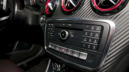 Mercedes A250 Sport 4MATIC - galeria redakcyjna - panel sterowania wentylacją i nawiewem