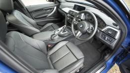 BMW 330d xDrive M Sport Touring (2016) - widok ogólny wnętrza z przodu