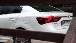 Toyota Avensis III Sedan Facelifting - galeria redakcyjna - tył - inne ujęcie