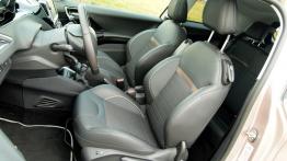 Peugeot 208 Hatchback 3d 1.6 VTI 120KM - galeria redakcyjna - widok ogólny wnętrza z przodu