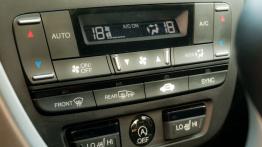 Honda Civic IX Hatchback 5d 1.8 i-VTEC 142KM - galeria redakcyjna - panel sterowania wentylacją i na
