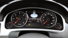 Volkswagen Touareg II SUV 4.2 V8 TDI 340KM - galeria redakcyjna - komputer pokładowy