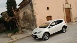 Toyota RAV4 IV - galeria redakcyjna - lewy bok