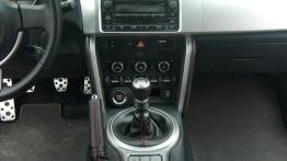 Subaru BRZ Coupe 2.0 DAVCS 200KM - galeria redakcyjna - konsola środkowa