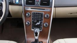 Volvo XC60 Facelifting 2.4 D5 215KM - galeria redakcyjna - konsola środkowa