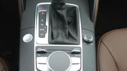 Audi A3 8V Limousine - galeria redakcyjna - tunel środkowy między fotelami