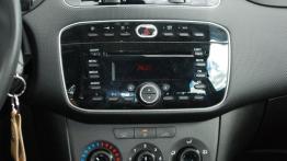 Fiat Punto 2012 0.9 TwinAir 8V 85KM - galeria redakcyjna - konsola środkowa