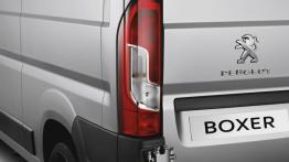 Peugeot Boxer II Facelifting (2014) - lewy tylny reflektor - wyłączony