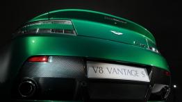 Aston Martin V8 Vantage S Volante - tył - inne ujęcie