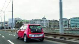 Volkswagen cross up! (2013) - widok z tyłu