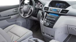 Honda Odyssey 2010 - pełny panel przedni