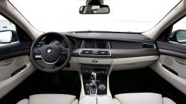 BMW Gran Turismo - pełny panel przedni