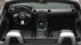 Mazda MX5 Soft Top - widok ogólny wnętrza z przodu