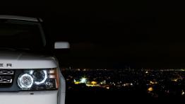 Land Rover Range Rover Sport 2009 - lewy przedni reflektor - włączony