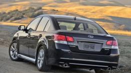 Subaru Legacy 2013 - widok z tyłu