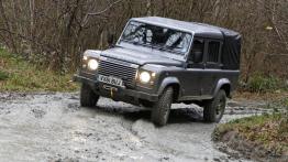 Land Rover Defender 2012 - widok z przodu