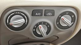 Kia Rio 2010 Sedan - panel sterowania wentylacją i nawiewem