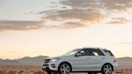 Mercedes klasa M 2012 - lewy bok