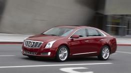 Cadillac XTS - lewy bok