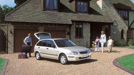 Mazda 323 - prawy bok