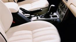 Land Rover Range Rover 2006 - widok ogólny wnętrza z przodu