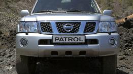 Nissan Patrol 2005 - widok z przodu