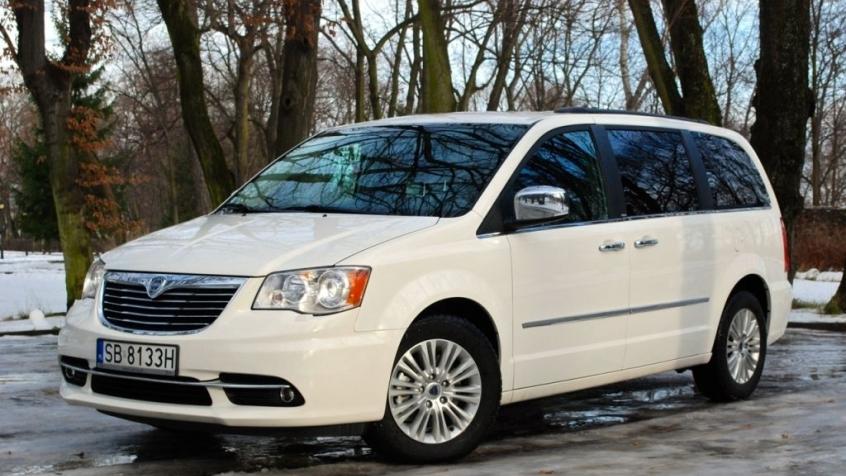 Lancia Voyager Van 3.6 V6 283KM 208kW 2011-2012