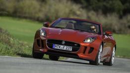 Jaguar F-Type V6S Italian Racing Red - widok z przodu