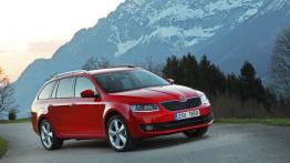 Skoda Octavia III Kombi TSI (2013) - widok z przodu