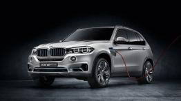 BMW X5 eDrive Concept (2013) - przód - reflektory włączone
