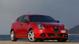 Alfa Romeo Giulietta Quadrifoglio Verde 2014 - widok z przodu