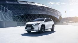 Lexus NX 200t F-Sport (2015) - widok z przodu
