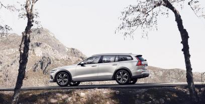 Volvo V60 II  Cross Country 2.0 T5 250KM 184kW 2019-2020