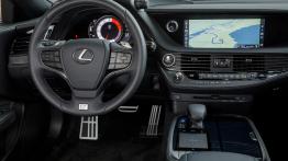 Samuraj w smokingu – nowy Lexus LS 500