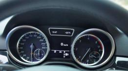 Nowy Mercedes ML350 - pierwsza jazda z dreszczykiem (film)