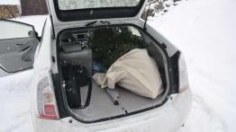 Na prąd, benzynę i ... drewno - jedziemy Toyotą Prius Plug-in po choinkę (Fotostory)