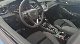Opel Grandland X - galeria redakcyjna - widok ogólny wnętrza z przodu