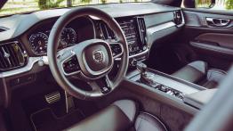 Volvo S60 2.0 T5 250 KM - galeria redakcyjna - widok ogólny wnętrza z przodu
