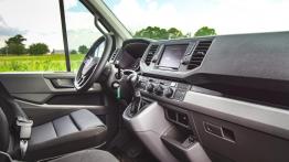Volkswagen e-Crafter - galeria redakcyjna - widok ogólny wnętrza z przodu