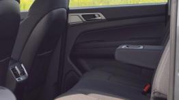 SsangYong Musso Quartz 2.2 D 181 KM - galeria redakcyjna - tylna kanapa