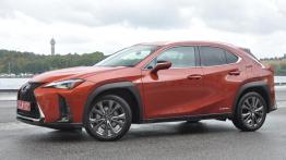 Lexus UX - galeria redakcyjna - lewy bok