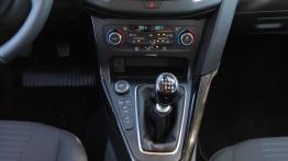 Ford Focus III Facelifting - galeria redakcyjna - konsola środkowa