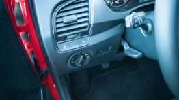 Skoda Fabia III Kombi 1.2 TSI 110KM - galeria redakcyjna - panel sterowania pod kierownicą
