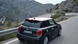 Mini John Cooper Works 2015 - widok z tyłu