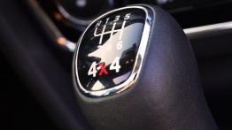 Skoda Superb II Outdoor 2.0 TDI CR - galeria redakcyjna - dźwignia zmiany biegów