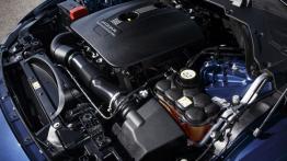 Jaguar XE 2.5t R-Sport Bluefire (2015) - silnik