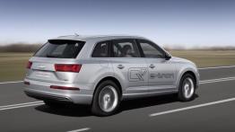 Audi Q7 II e-tron 2.0 TFSI quattro (2016) - widok z tyłu