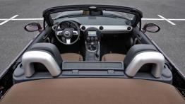 Mazda MX-5 Spring Edition (2013) - widok ogólny wnętrza z przodu