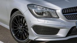 Mercedes CLA 250 Edition 1 (C117) 2012 - prawy przedni reflektor - wyłączony