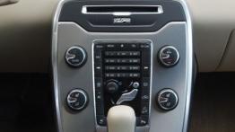 Volvo XC70 II Kombi 2.4 D5 215KM - galeria redakcyjna - konsola środkowa